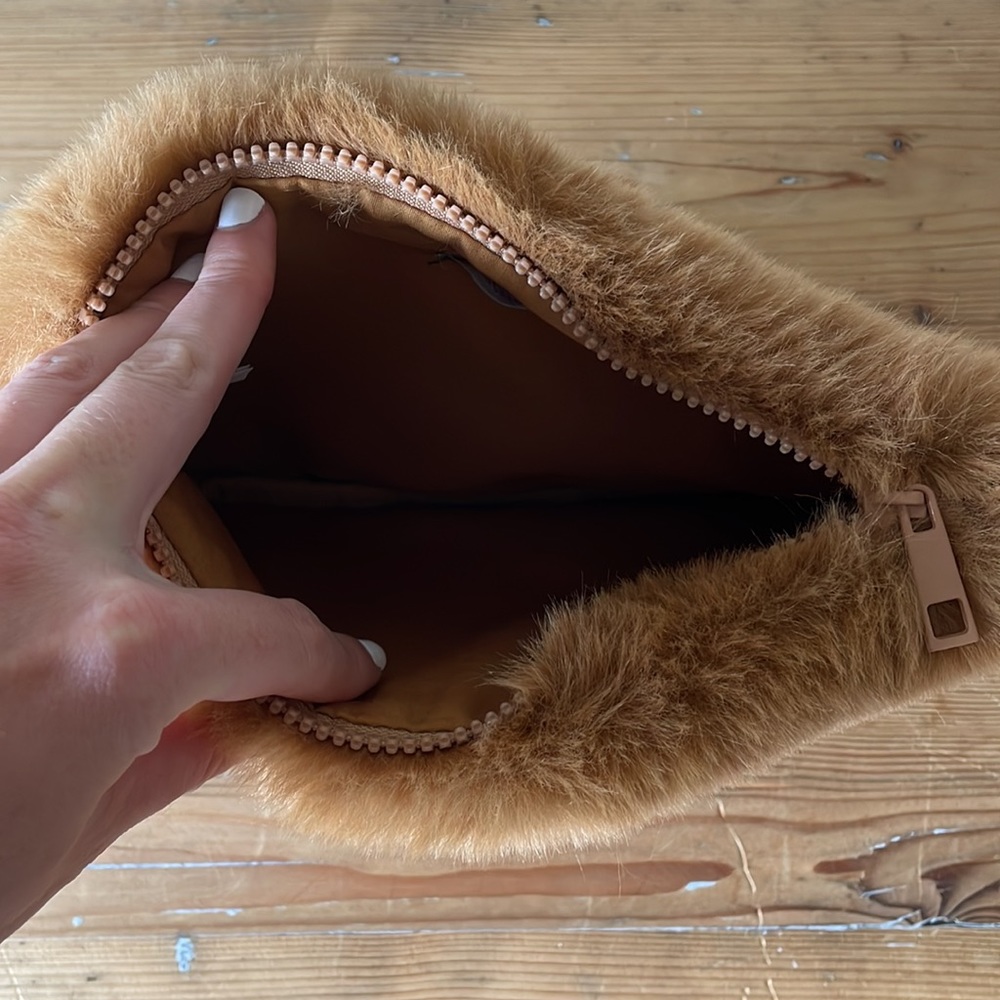 Fuzzy bag - Picture 2 of 3